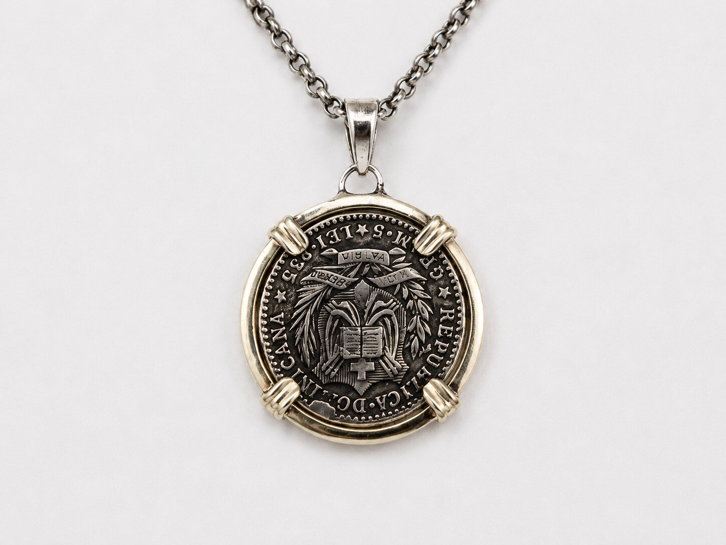 Historic Dominican Coin Pendant 925 Sterling Silver 18K Gold Frame 9.6 grams – photo 4