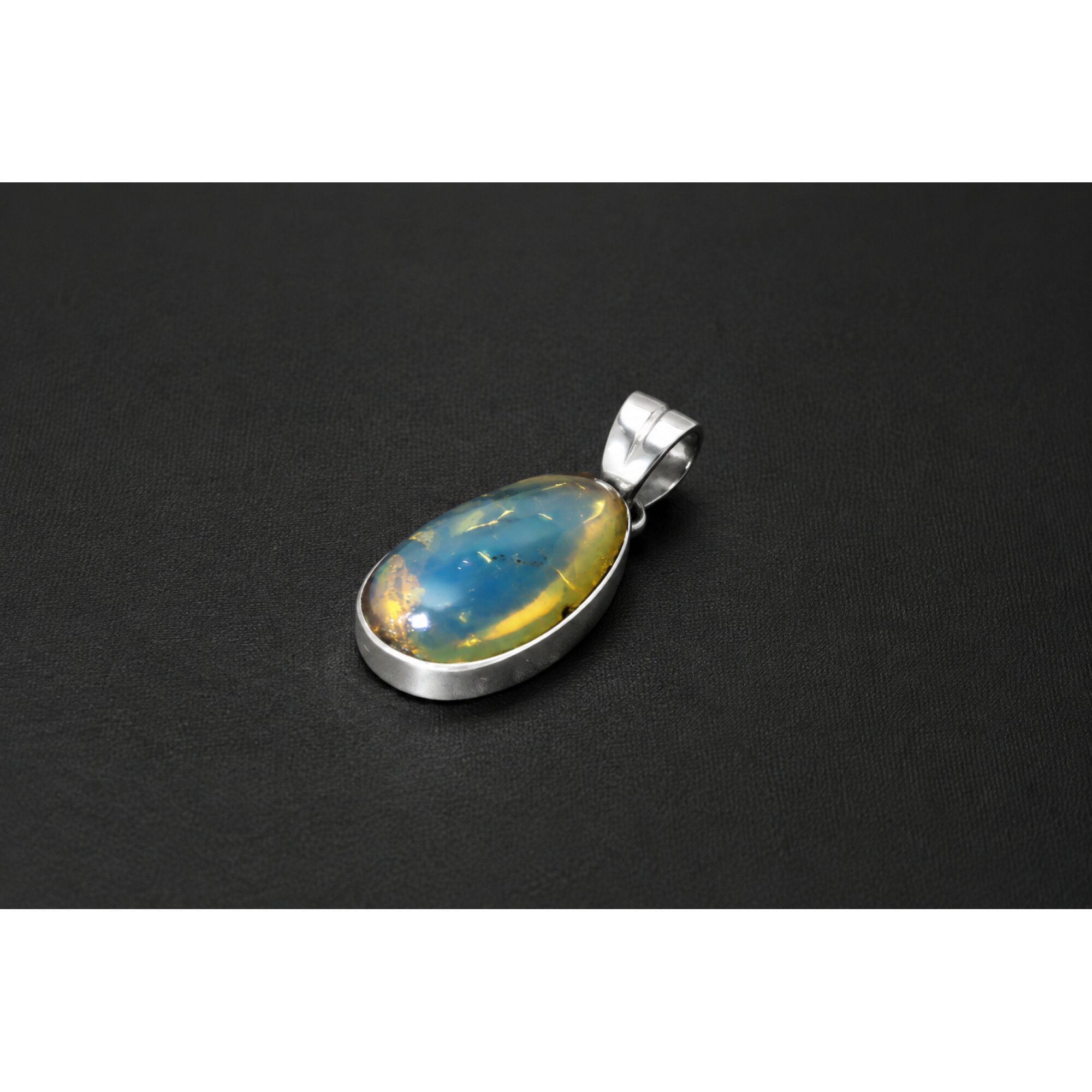 Handcrafted Excellence Clear Sky Blue 925 Sterling Silver Dominican Amber Pendant – photo 6