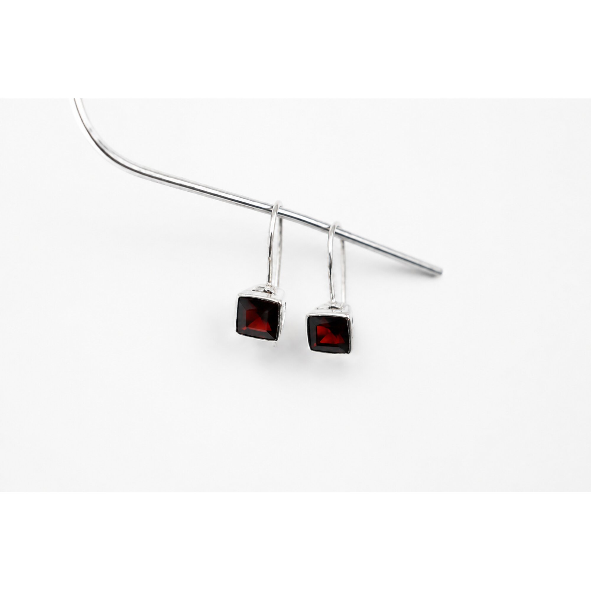 Clear red garnet rectangle 925 Sterling Silver Earrings 21 mm – photo 3