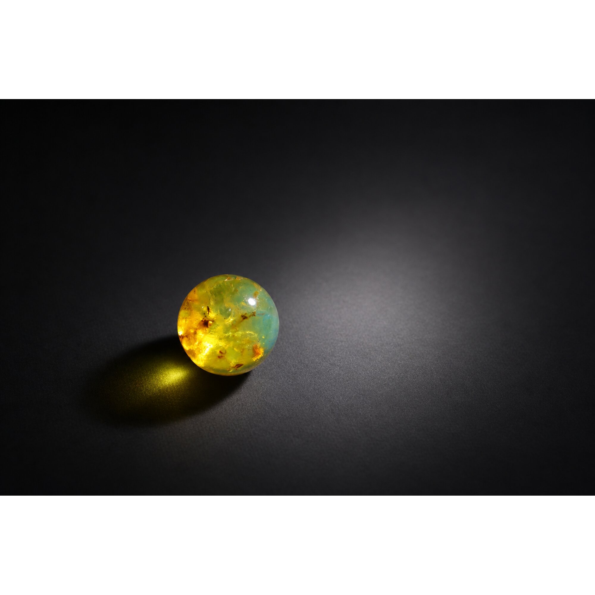 Untreated yellow blue Dominican amber sphere/ball 17.5mm – photo 5