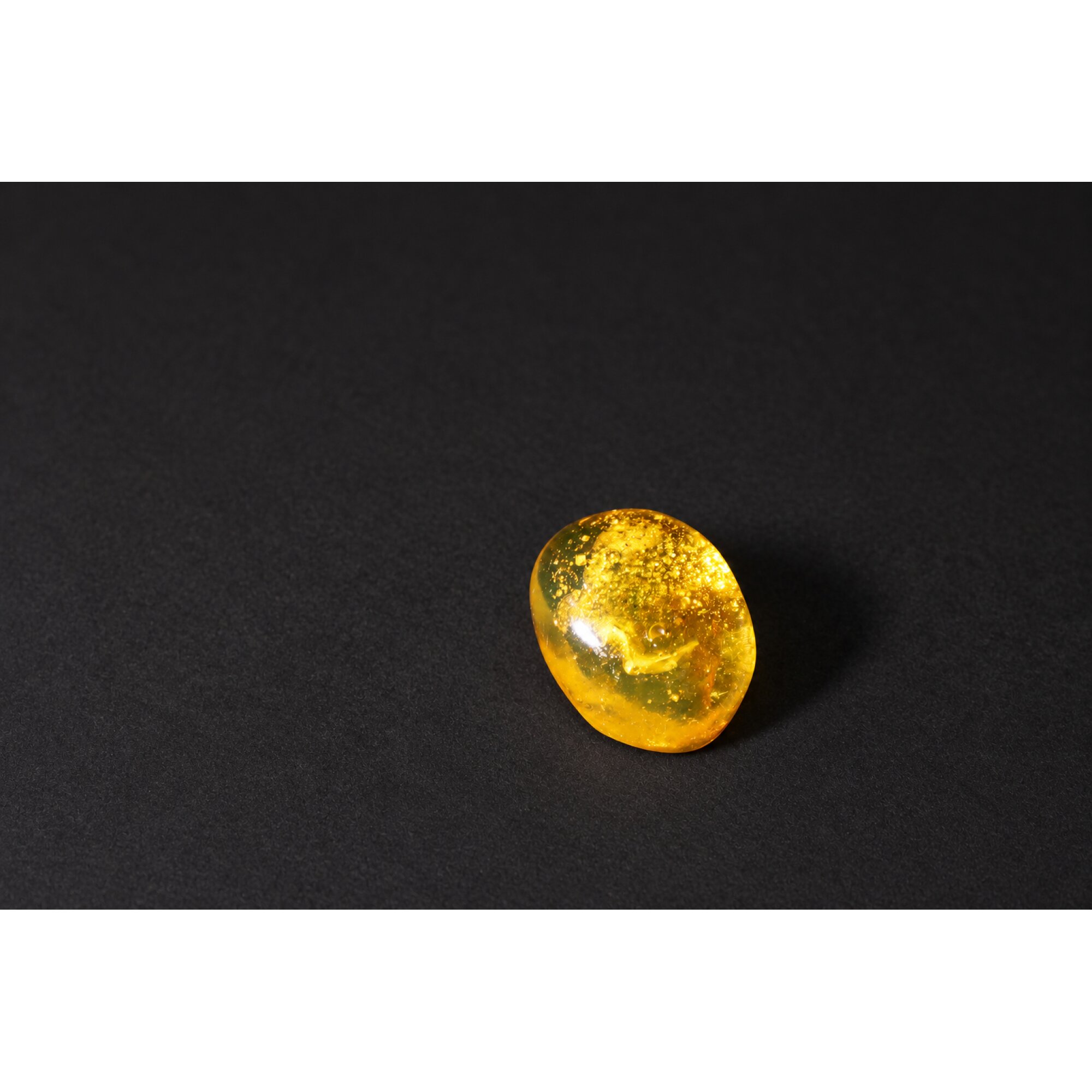 Genuine yellow Dominican amber stone Insect 19mm – photo 2