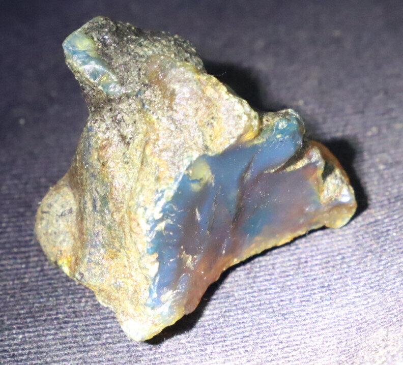 Beautiful Natural Dominican Clear Light Blue Amber Rough Specimen 24mm 6g – photo 6