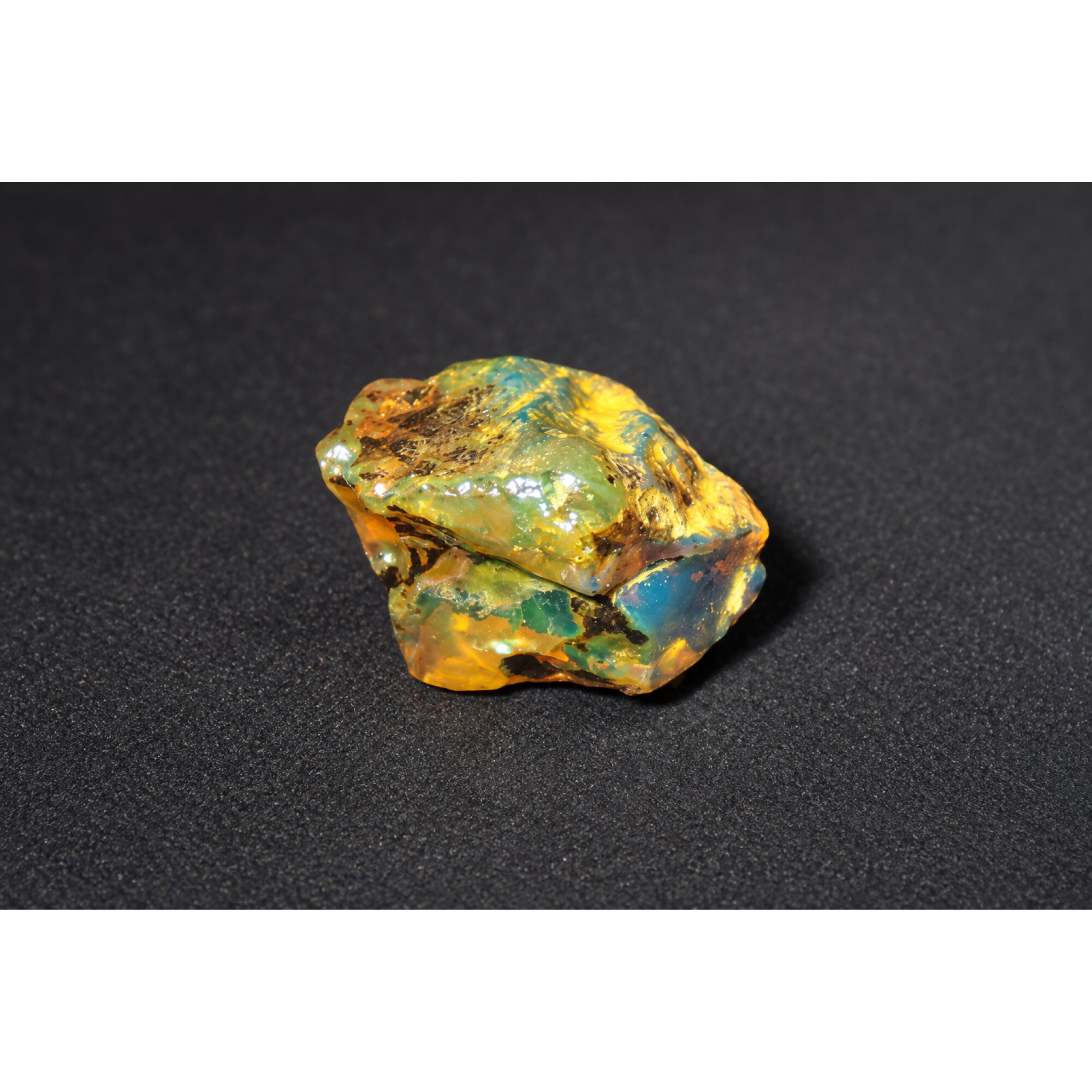 Naturally formed sky blue rough specimen Dominican amber 25mm – photo 13