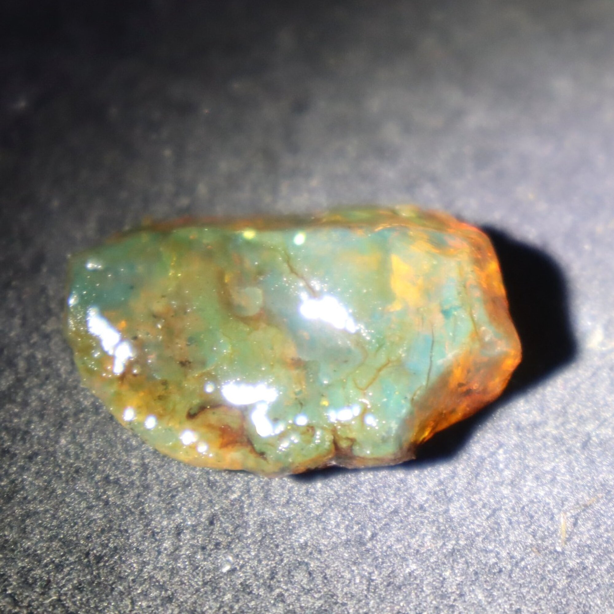 Genuine sky blue rough specimen Dominican amber 30mm – photo 13