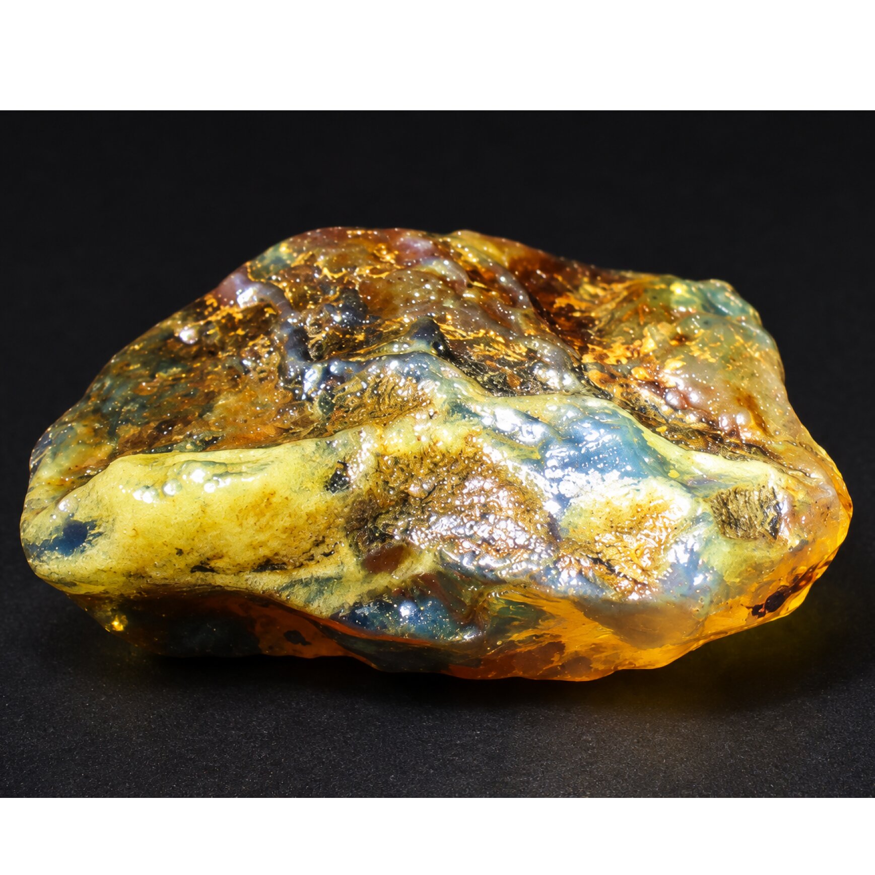 Genuine yellow blue rough specimen Dominican amber 41mm