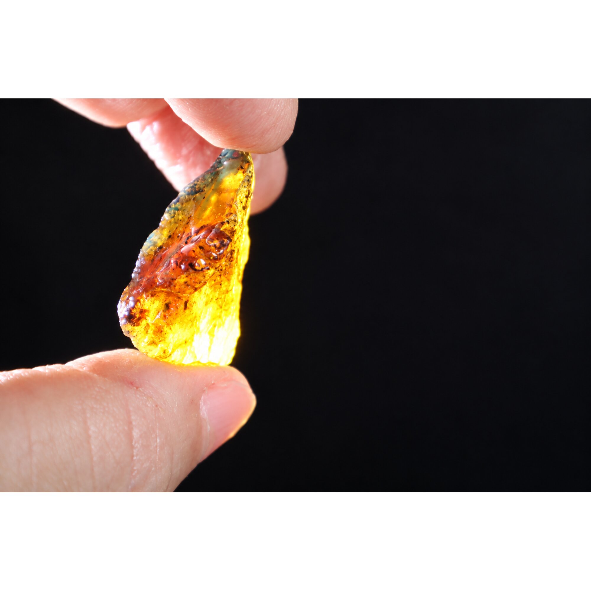 Authentic sky blue rough specimen Dominican amber 35mm – photo 14
