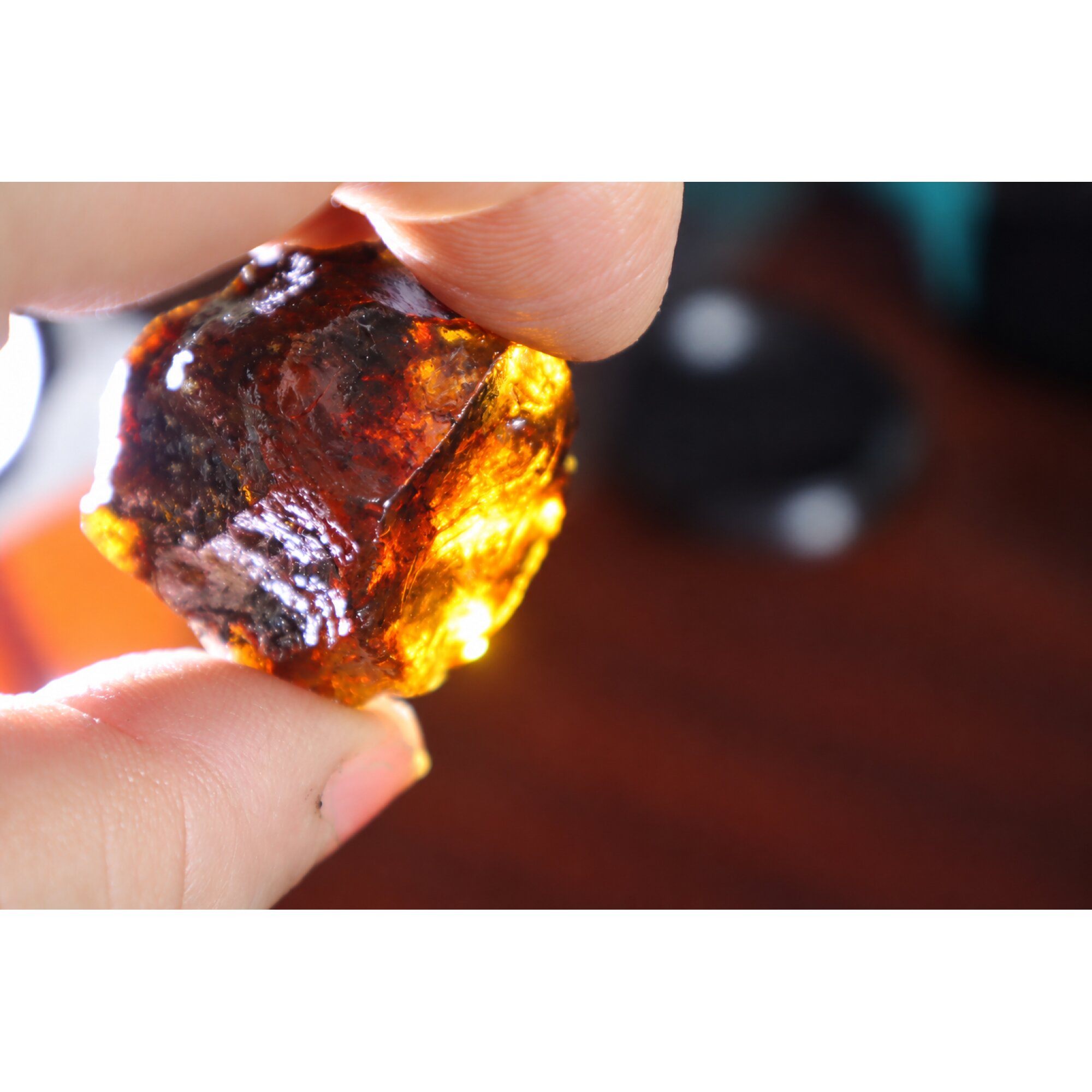 Genuine green blue rough specimen Dominican amber 35mm – photo 6