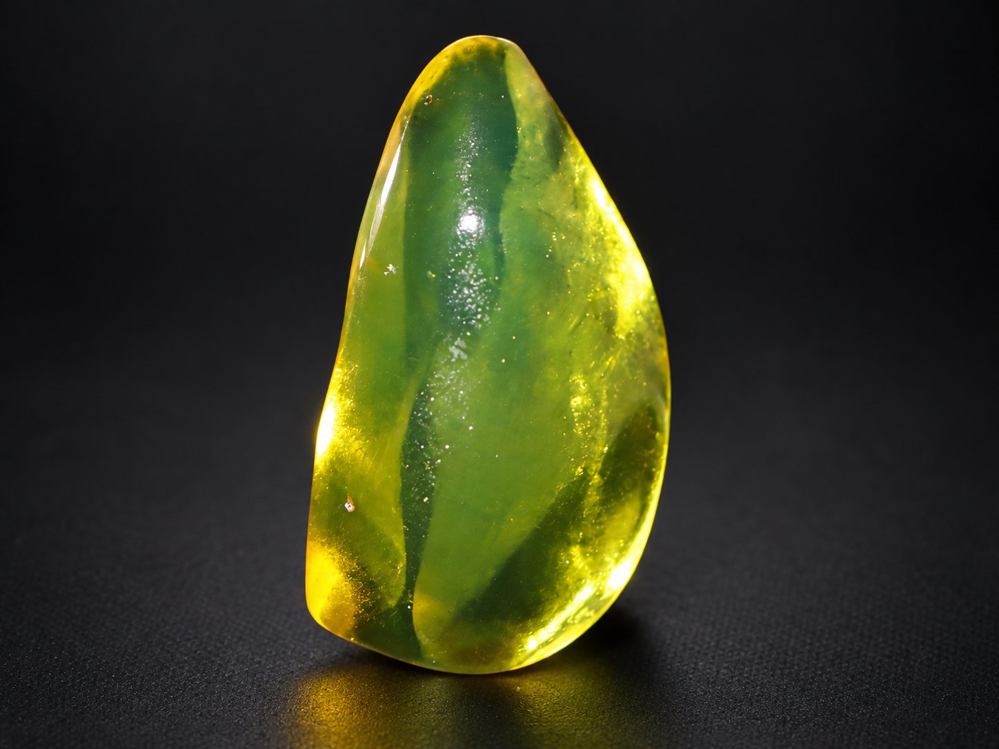 True caribbean green yellow polished Dominican amber – photo 15