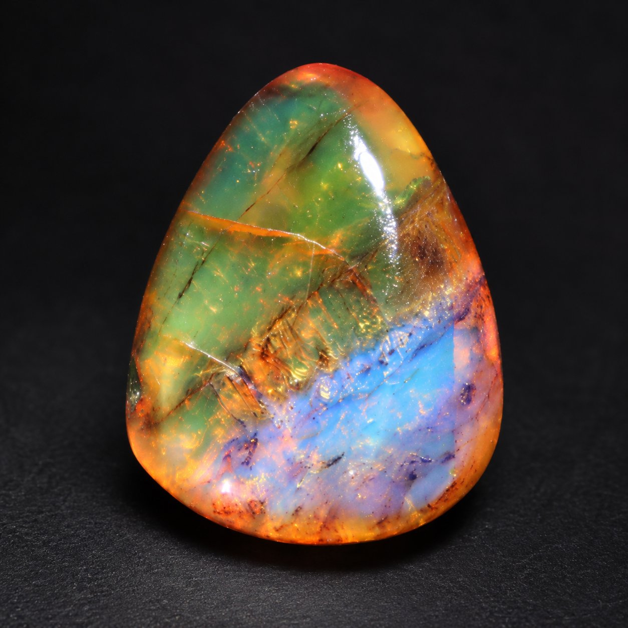 Genuine pink blue polished Dominican amber 28mm