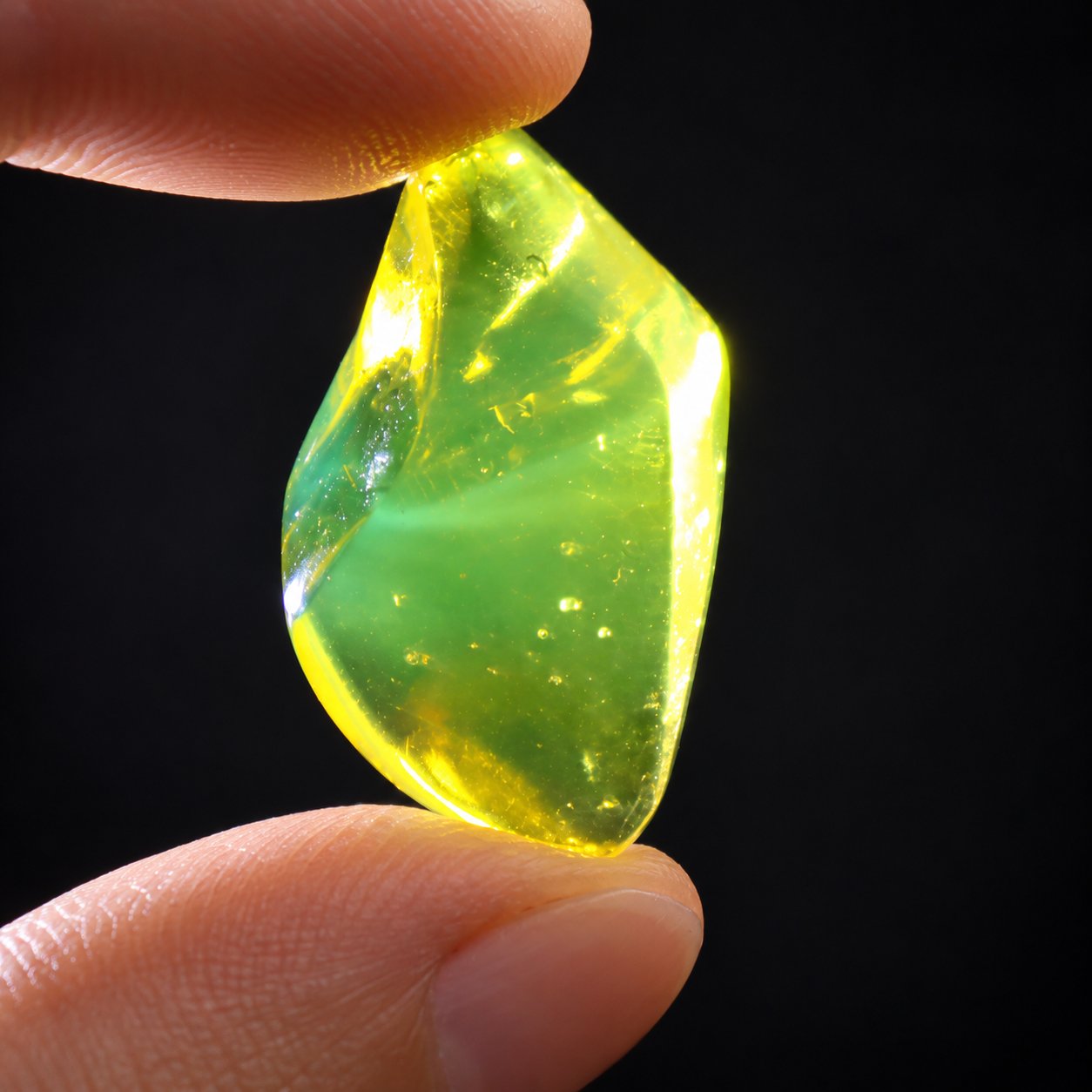Real olive green polished Dominican amber 35mm – photo 7