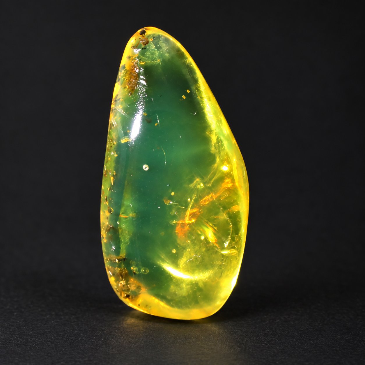 Authentic yellow green polished Dominican amber 35mm – photo 11