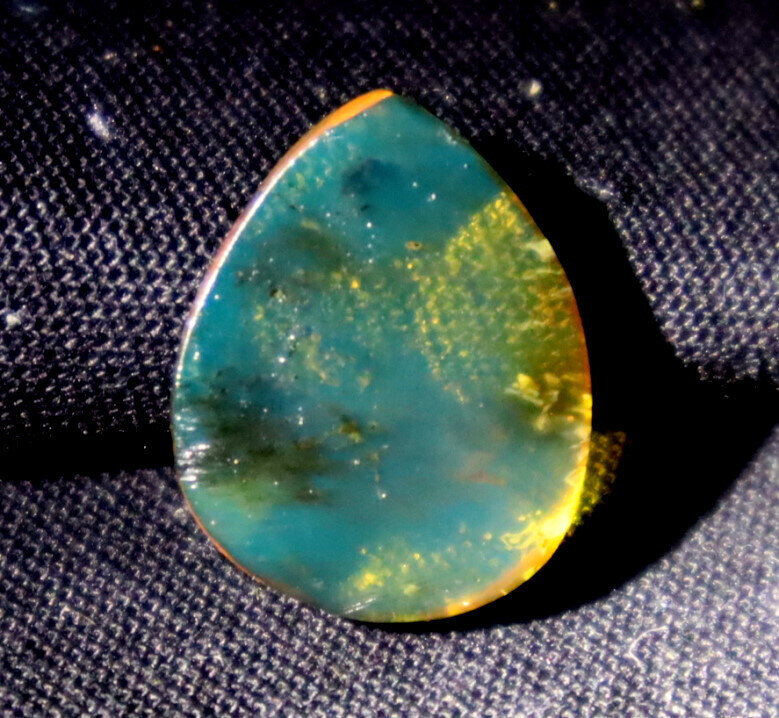 Impressive Natural Dominican Clear Olive Blue Amber Polished Pendant Stone 20mm – photo 5