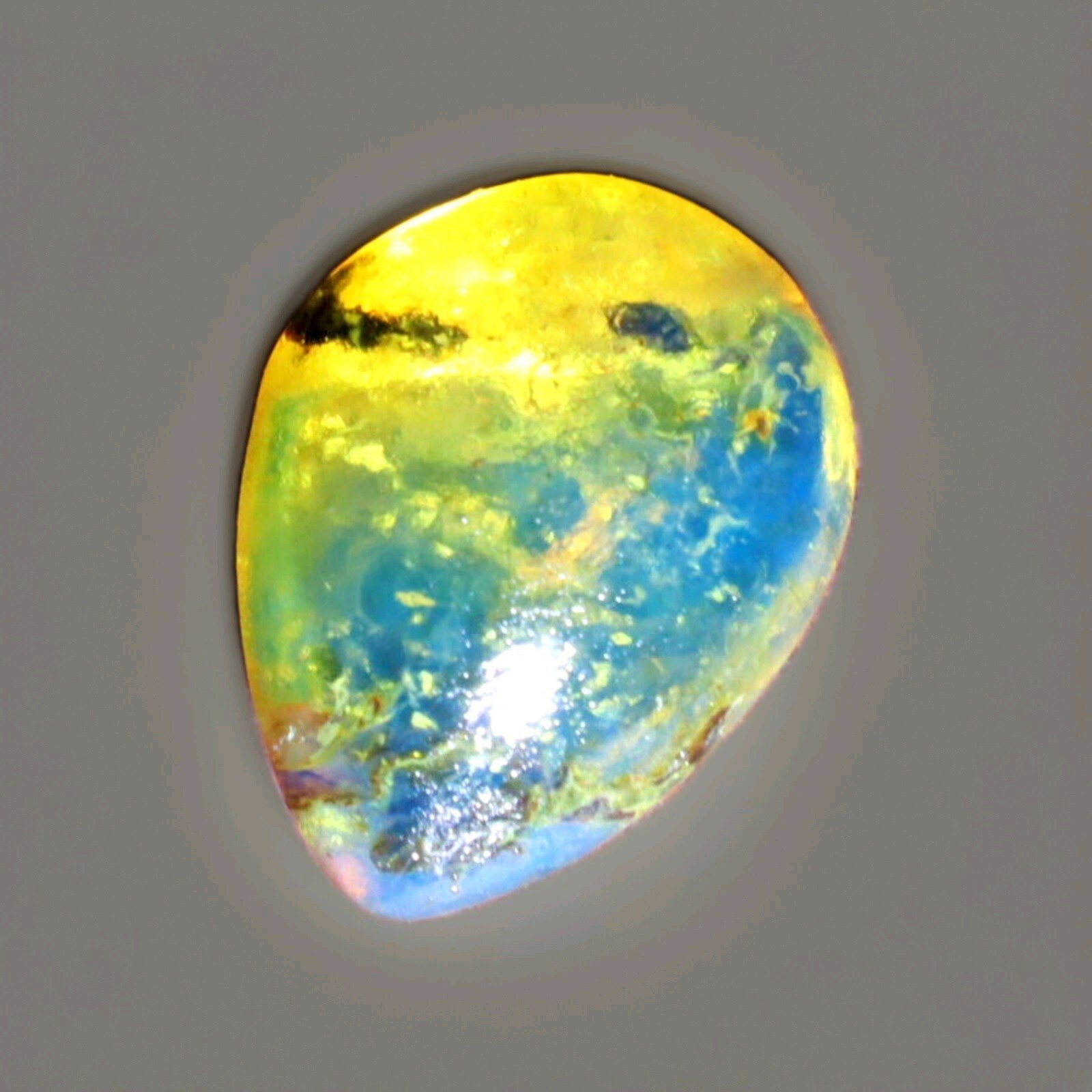 Natural Dominican Clear Sky Blue Amber Polished Stone 19mm