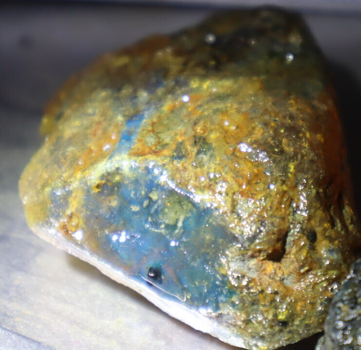 Beautiful Natural Dominican Clear Yellow Blue Amber Rough Specimen 73mm 44.5g – photo 11