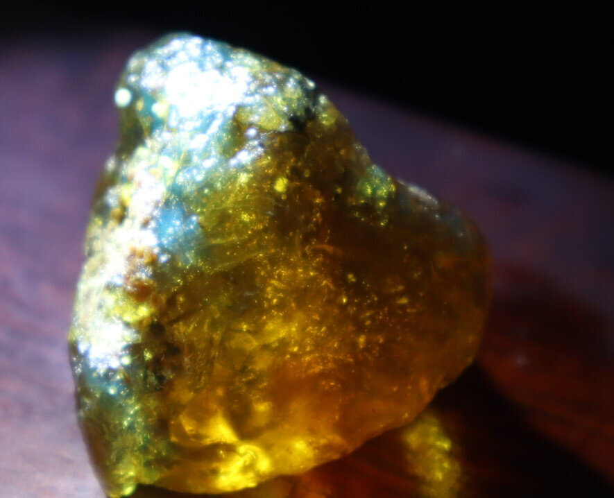 Exquisite Natural Dominican Clear Golden Blue Amber Rough Specimen 37mm 16.8g – photo 12