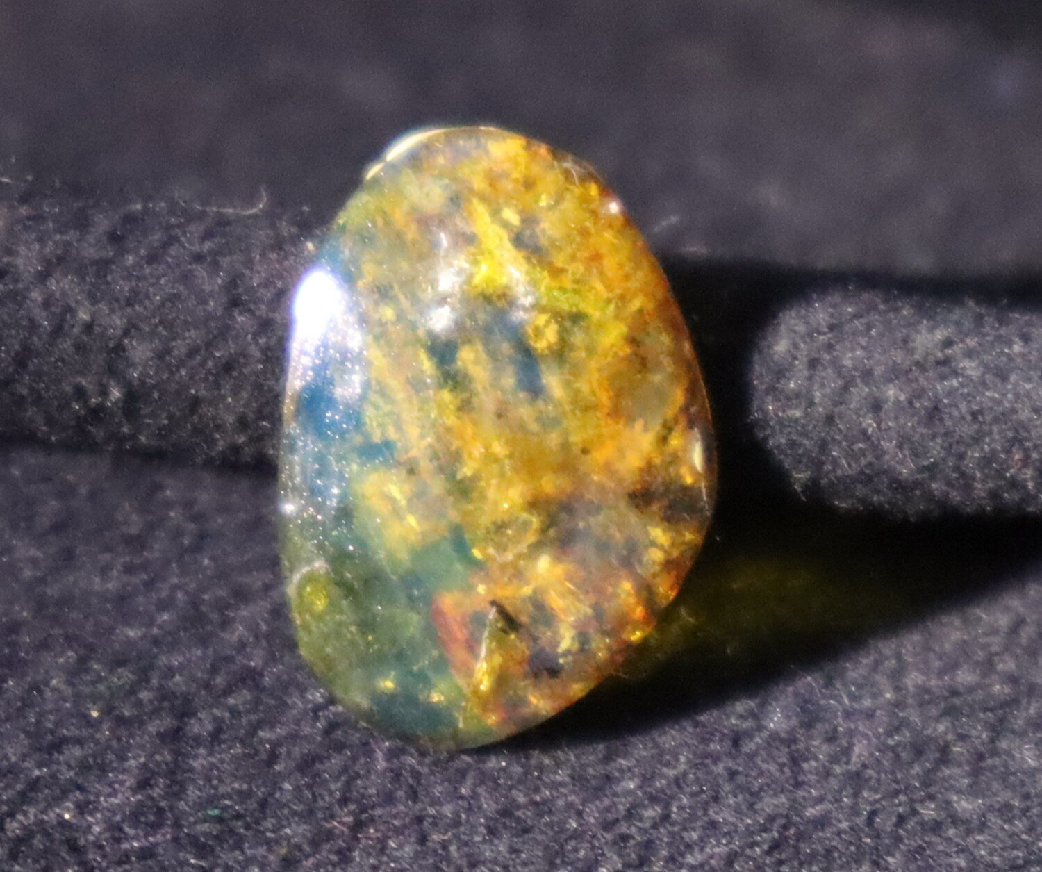 Beautiful Natural Dominican Translucent Yellow Blue Amber Polished Stone 18mm – photo 10