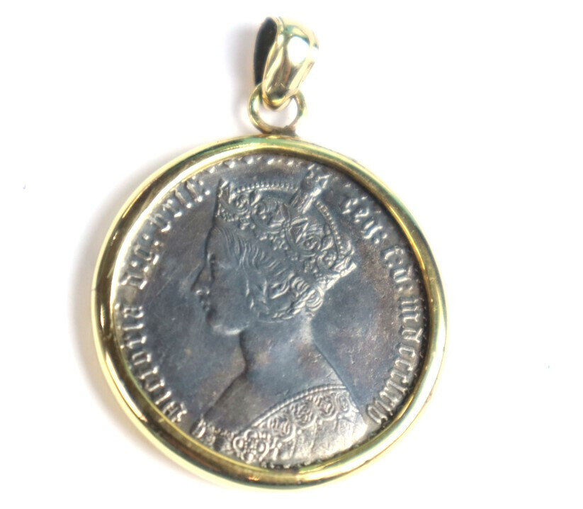 1926-2022 England UK Queen Elizabeth Antique Silver Coins Medal Pendant 1.5inch – photo 3