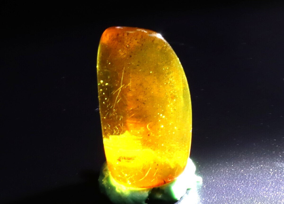 Beautiful Natural Dominican Orange Yellow Amber Polished Stone 25mm – photo 9