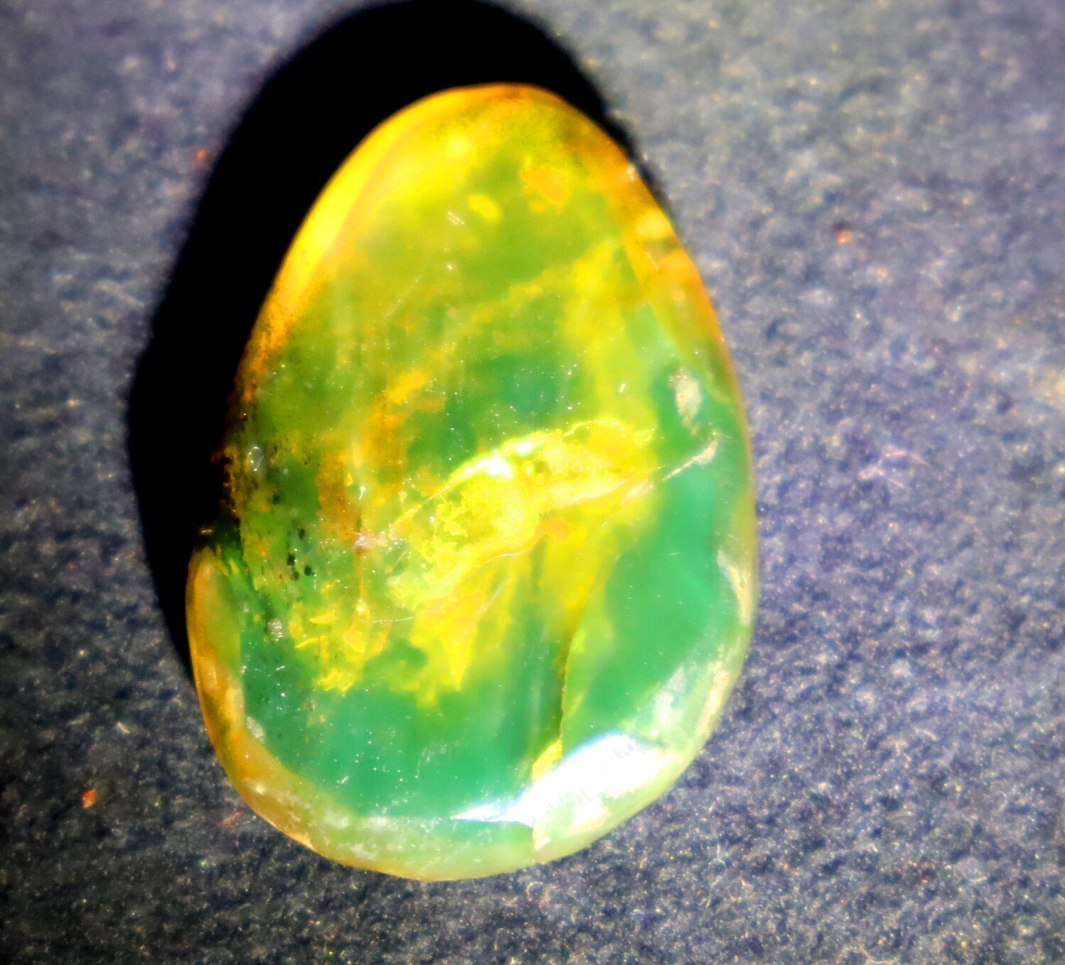 💠 Natural Dominican Clear Golden Green Amber Polished Stone (28 mm) – photo 11