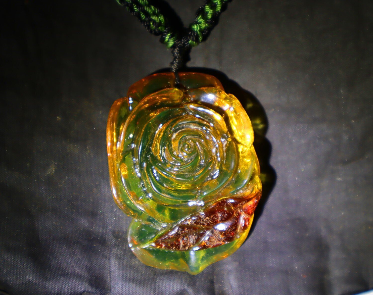 Hand-Carved Dominican Green Amber Pendant – Floral Design – photo 6