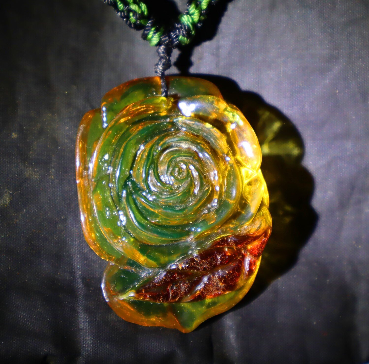 Hand-Carved Dominican Green Amber Pendant – Floral Design – photo 15